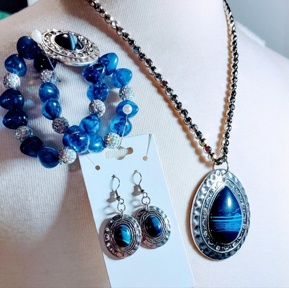 Hand Crafted Jewelry - Cowgirl Western Flare Blue and Silver Tone Jewelry Set NWOT